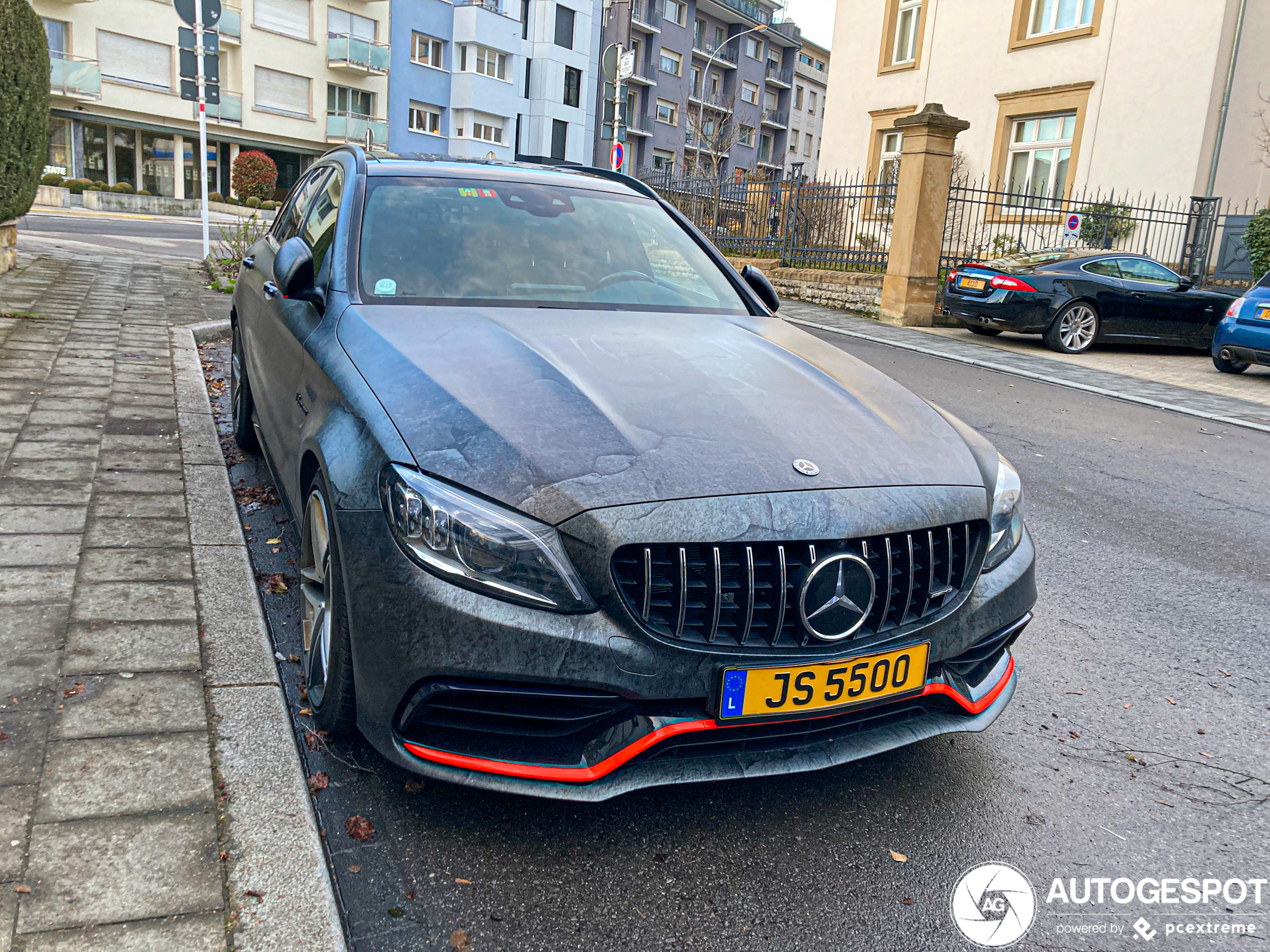 De motorkap hoeft niet meer open bij deze AMG om de krachtbron te tonen